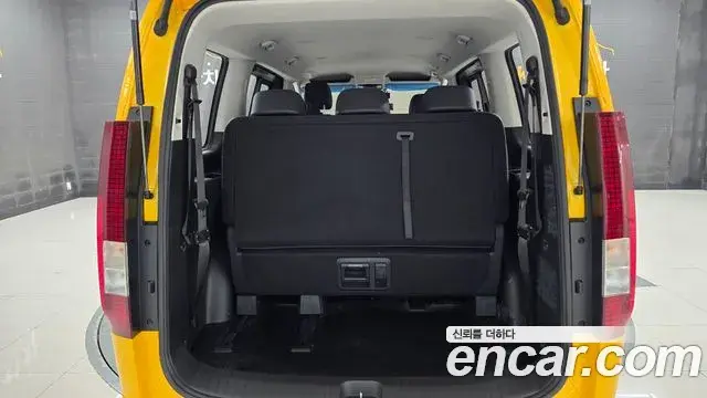 Hyundai Staria 2025 — Photo 18/20