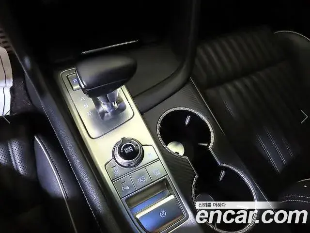 Genesis G70 2019 — ფოტო 19/20