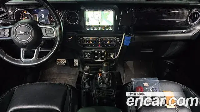 Jeep Wrangler 2020 — ფოტო 17/20