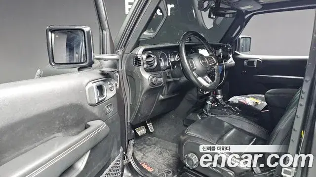 Jeep Wrangler 2020 — ფოტო 10/20