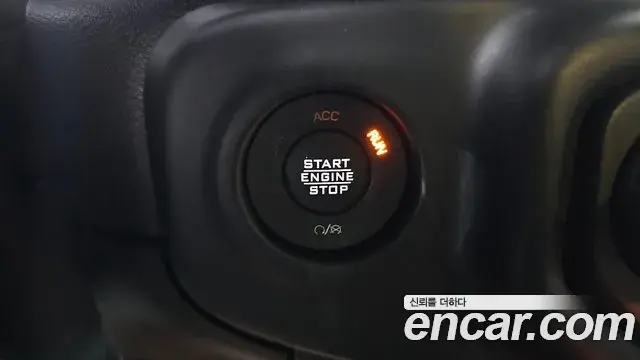 Jeep Wrangler 2020 — ფოტო 13/20