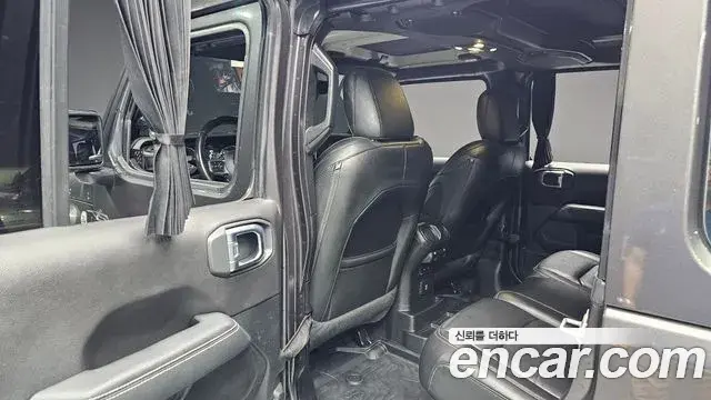 Jeep Wrangler 2020 — ფოტო 19/20