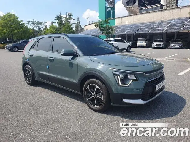 Kia Niro 2023 — Фото 1/20