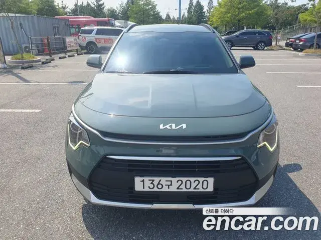 Kia Niro 2023 — Фото 2/20
