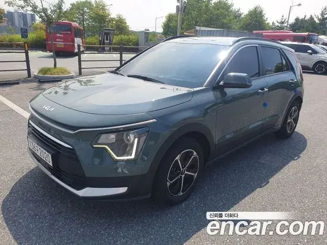 Kia Niro 2023 — Фото 3/20