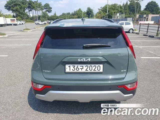 Kia Niro 2023 — Фото 5/20