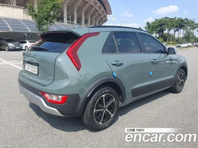 Kia Niro 2023 — Фото 6/20