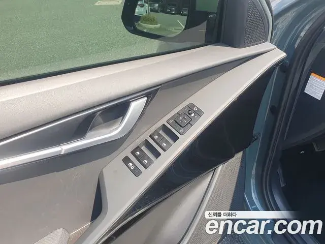 Kia Niro 2023 — Фото 8/20