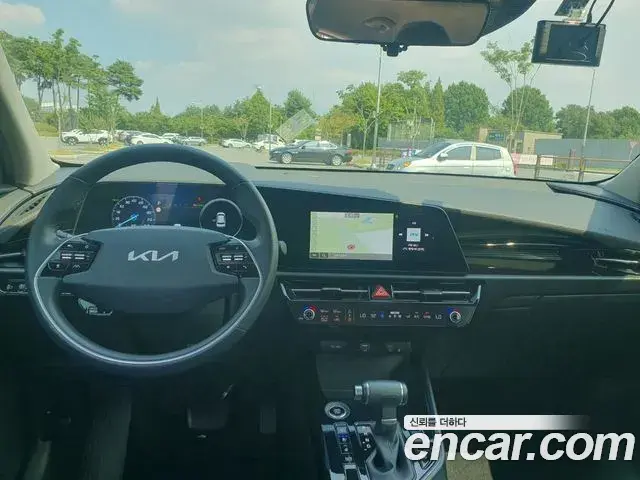 Kia Niro 2023 — Фото 9/20