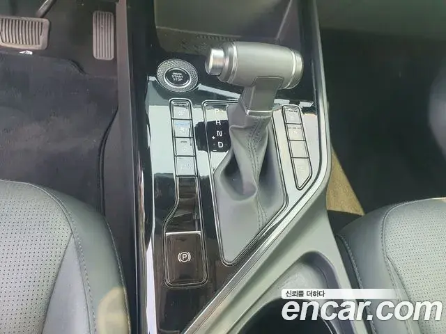 Kia Niro 2023 — Фото 16/20