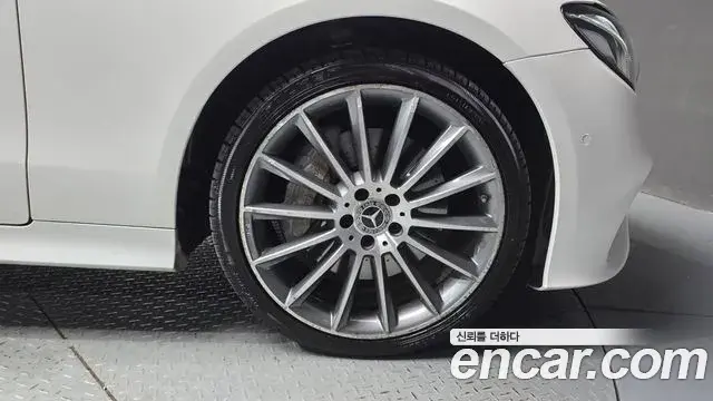 Mercedes-Benz E-Class 2019 — ფოტო 26/33