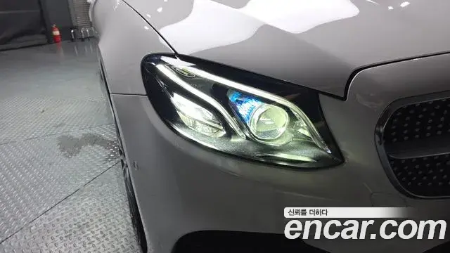 Mercedes-Benz E-Class 2019 — ფოტო 29/33
