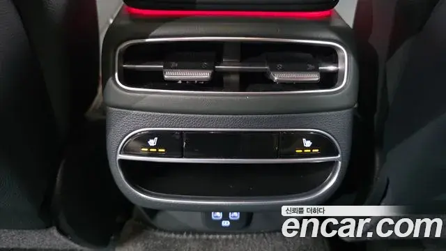 Genesis GV70 2022 — ფოტო 16/20