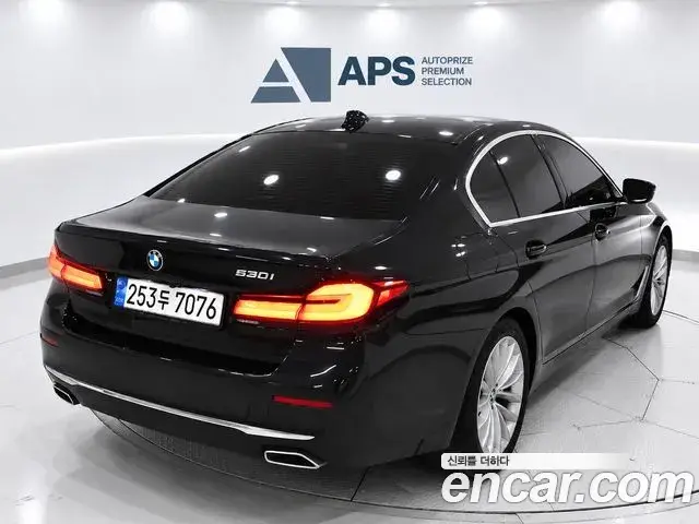 BMW 5 Series 2022 — Photo 16/20