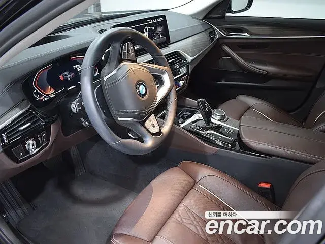 BMW 5 Series 2022 — Photo 12/20