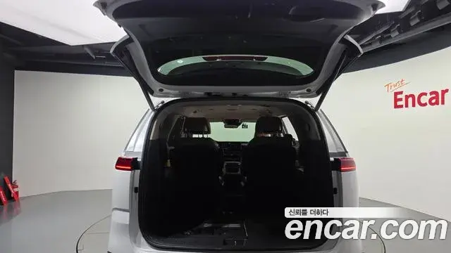 Kia Carnival 2021 — Şəkil 18/20