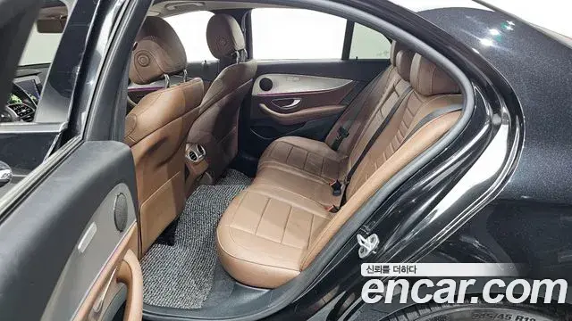 Mercedes-Benz E-Class 2019 — Фото 11/20