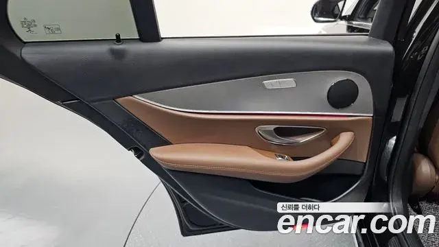 Mercedes-Benz E-Class 2019 — Şəkil 26/30