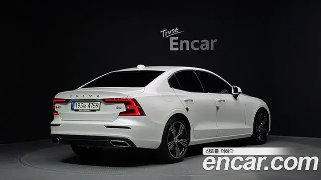 Volvo S60 2021 — Şəkil 31/33