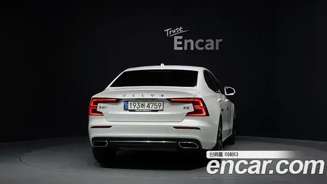 Volvo S60 2021 — Şəkil 5/33
