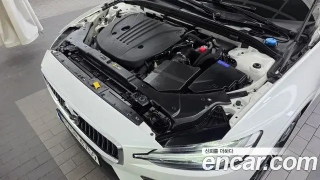 Volvo S60 2021 — Şəkil 27/33