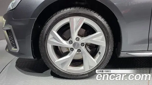 Audi A4 2020 — Photo 10/34