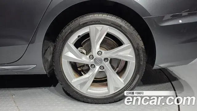 Audi A4 2020 — Photo 17/34