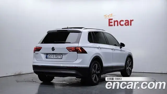 Volkswagen Tiguan 2020 — Photo 1/30
