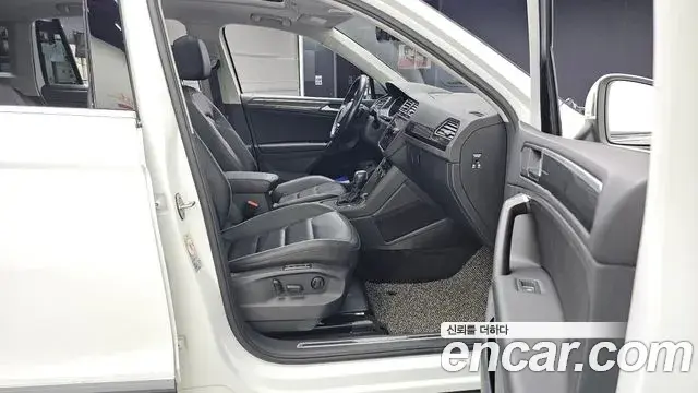 Volkswagen Tiguan 2020 — Photo 11/30