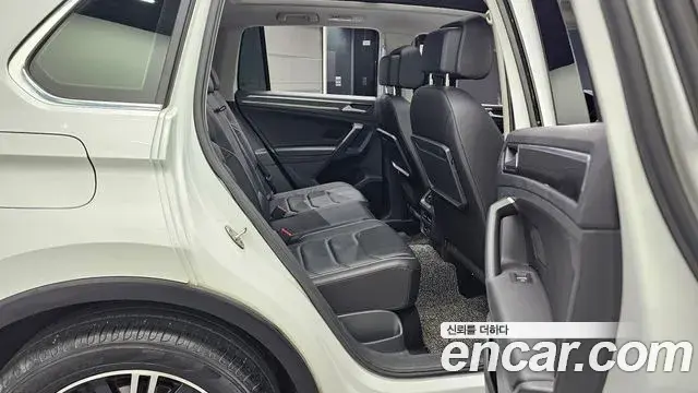 Volkswagen Tiguan 2020 — Photo 17/30