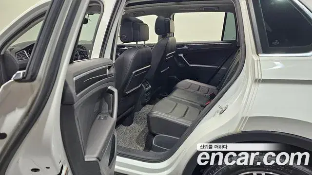 Volkswagen Tiguan 2020 — Photo 19/30