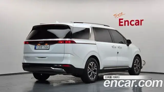 Kia Carnival 2023 — ფოტო 9/34