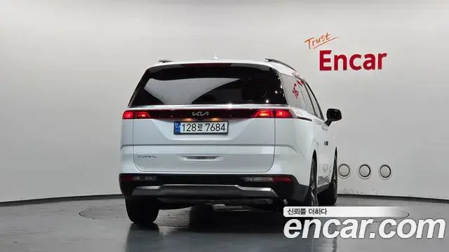 Kia Carnival 2023 — ფოტო 30/34