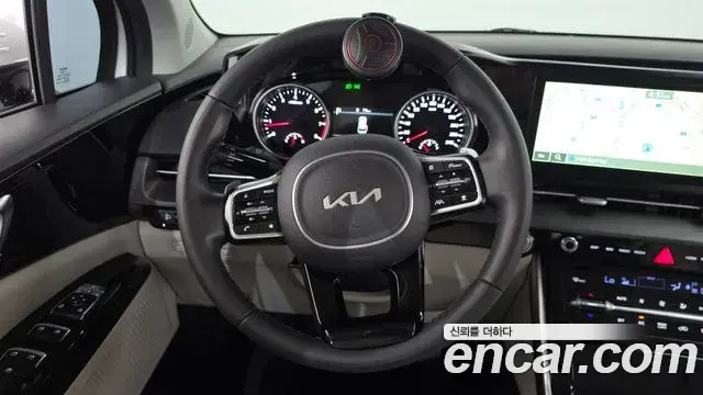 Kia Carnival 2023 — ფოტო 15/34