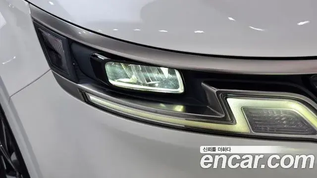 Kia Carnival 2023 — ფოტო 4/34