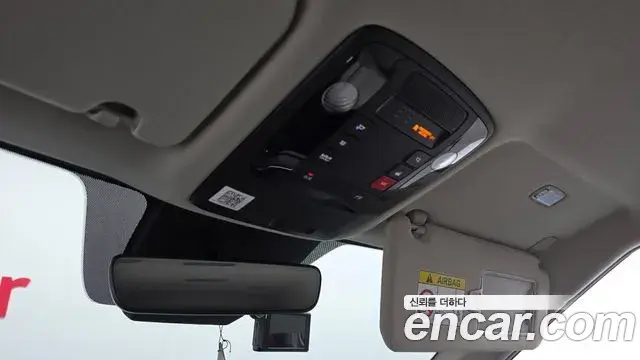 Kia Carnival 2023 — ფოტო 28/34