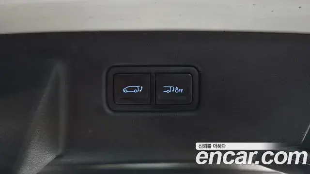 Hyundai Staria 2021 — ფოტო 7/31
