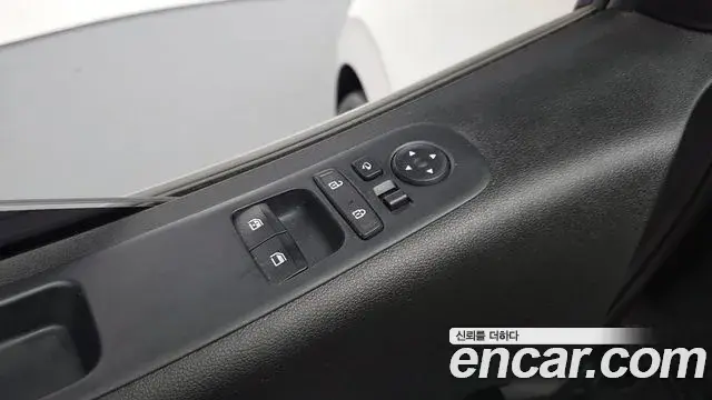 Hyundai Staria 2021 — ფოტო 18/31