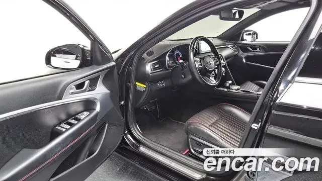 Genesis G70 2018 — ფოტო 8/30