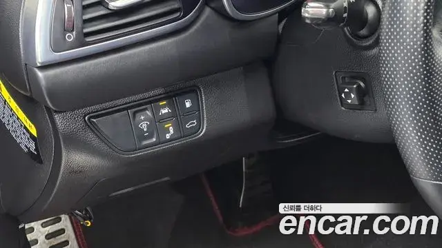 Genesis G70 2018 — ფოტო 27/30