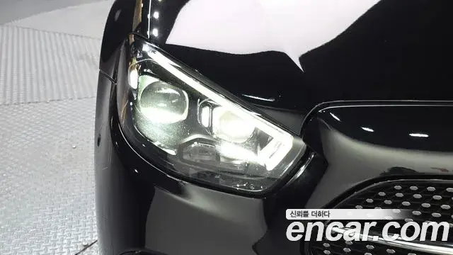 Mercedes-Benz E-Class 2021 — Şəkil 16/33