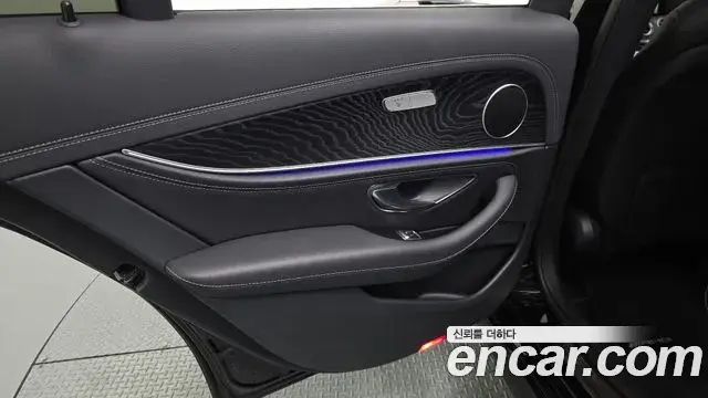 Mercedes-Benz E-Class 2021 — Şəkil 24/33