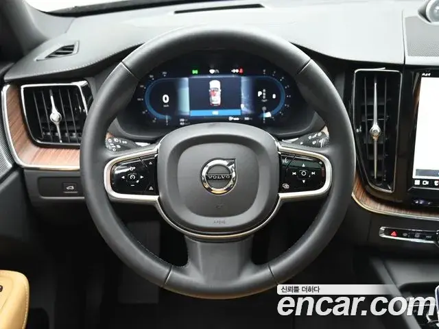 Volvo XC60 2023 — Şəkil 13/20