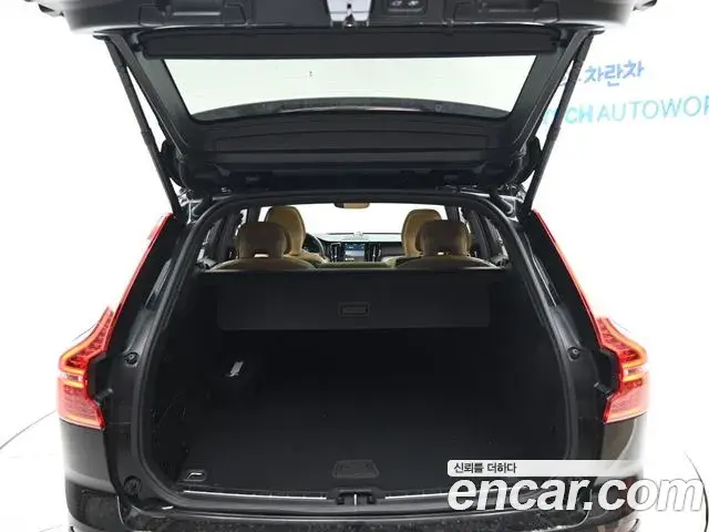 Volvo XC60 2023 — Şəkil 18/20