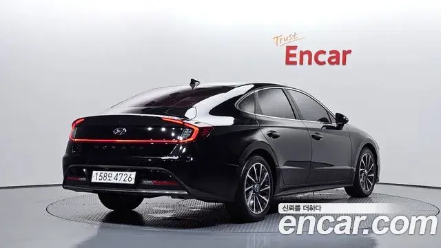 Hyundai Sonata Hybrid 2021 — Photo 17/20