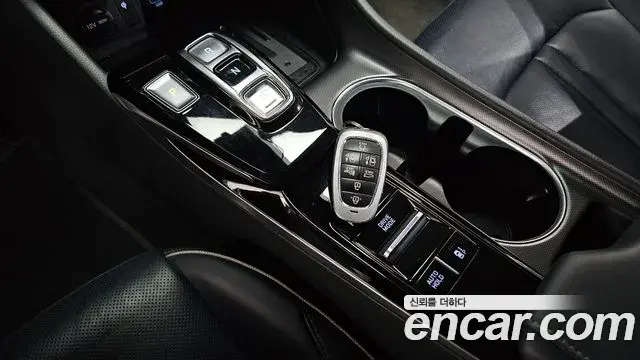 Hyundai Sonata Hybrid 2021 — Photo 1/20
