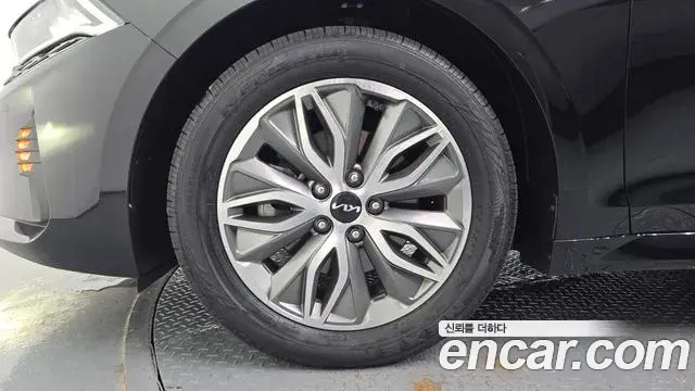 Kia K5 2023 — Şəkil 1/30