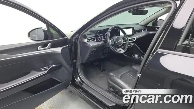 Kia K5 2023 — Şəkil 14/30