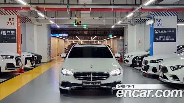 Mercedes-Benz E-Class 2022 — Фото 1/20