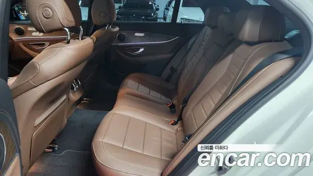 Mercedes-Benz E-Class 2022 — Фото 15/20